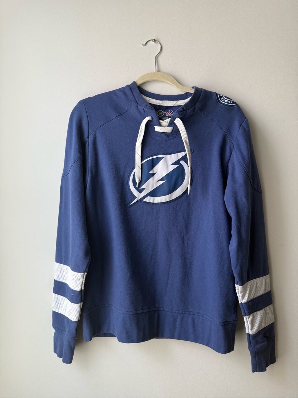 NHL Tampa Bay Lightning Majestic Athletic navy blue sweater no